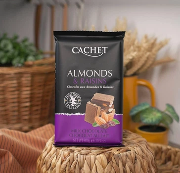 Шоколад молочный с миндалем и изюмом Cachet Almonds & Raisins 300 гр