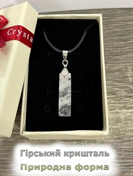 Кулон с натуральным камнем Горный хрусталь прямоугольной формы на шнурке экошелк черный в сувенирной коробочке (16196)