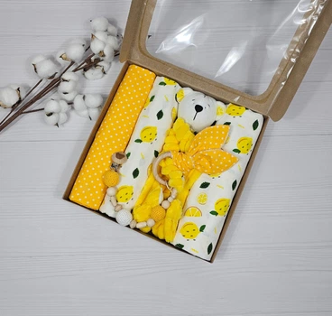 Набор для новорожденного: 3 пеленки, муслиновая пеленка, комфортер a.l.babybox Лимон