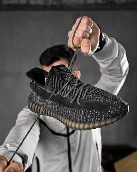 Стильные мужские кроссовки Yeezy 41р черно-белые (91461)