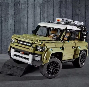Конструктор Technic Land Rover Defender 2573 детали (42110)
