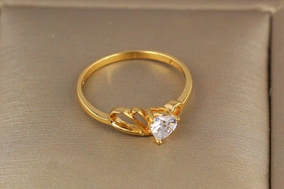 Кольцо Xuping Jewelry тонкое с треугольным камешком р 20 золотистое