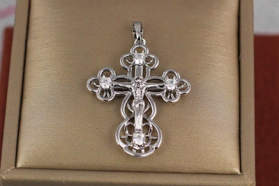 Крестик Xuping Jewelry с распятием на концах по три кольца с камнями в середине 3.5 см серебристый