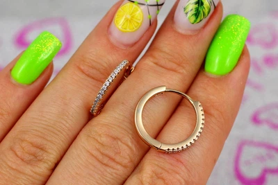 Серьги Xuping Jewelry кольца с камнями тонкие 1,7 см золотистые