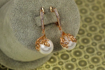 Серьги подвески Xuping Jewelry с жемчугом крепление листики 3,2 см золотистые