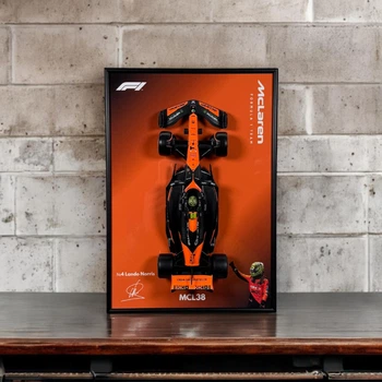 Коллекционная Металлическая Модель Bburago F1 с Металлической АРТ Рамкой Подставкой на Стену или Полку 30x21см (A4) McLaren MCL38 2024 Сезон2024 Масштаб 1/24 #4 Lando Norris / Макларен / Формула 1 / Ландо Норрис / С Шоломом