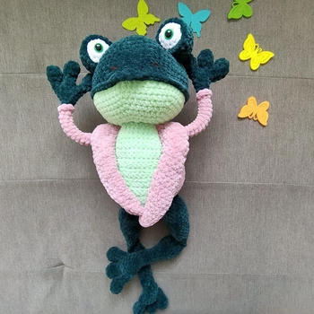 Іграшка жаба жабка в жакеті зелена вязана гачком ручна робота hand made