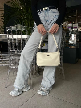 Біла сумка молодіжна з короткою ручкою середнього розміру ARTiS Bags 1815 5113