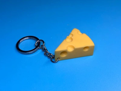 Брелок "Сырный кусочек" — оригинальный 3D-аксессуар для вашего стиля