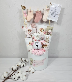 Букет подарков для малышей с полотенцем пеленками и аксессуарами a.l.babybox Маленькая балерина