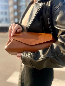 Сумка багет каркасна широкий ремінь шкіряна середня коричнева ARTiS Bags 1757 4778