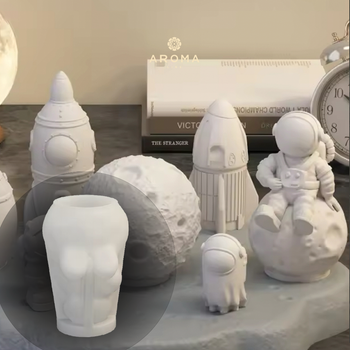 Форма для свічки 3D "Космонавт на астероїді " 8,5 см