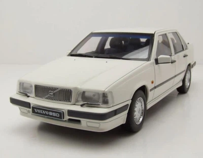 Модель автомобиля Volvo 850 1993 White by Triple9, Scale 1:18