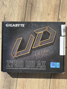 Материнська плата Gigabyte Z790 UD AX