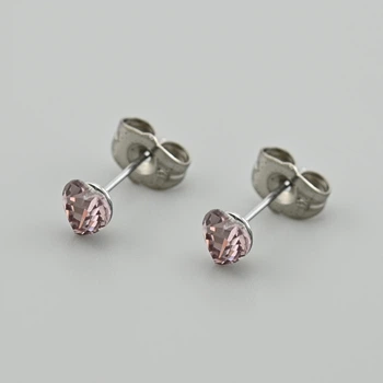 Сережки з кристалами Swarovski 83079 розмір 5х5 мм колір світлий аметист вага 0.7 г позолота Біле Золото