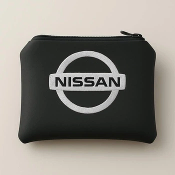Ключница с логотипом NISSAN на молнии из экокожи размером 14х10 см