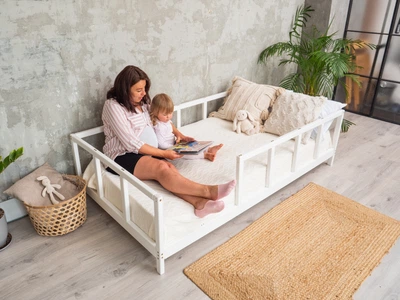 Детская деревянная кровать Монтессори BUSY WOOD на ножках Модель 10, Размер 140х70 см, Белый