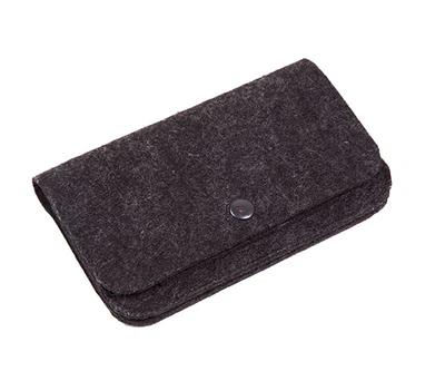 Мини-кошелек из войлока FeltFabricDesign М4 черный с кнопкой (0112)