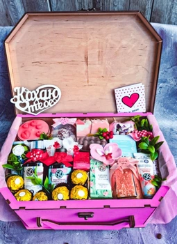 Подарунковий набір для дівчини для жінки Beauty Box з косметикою на 8 березня /на День народження/ на Річницю