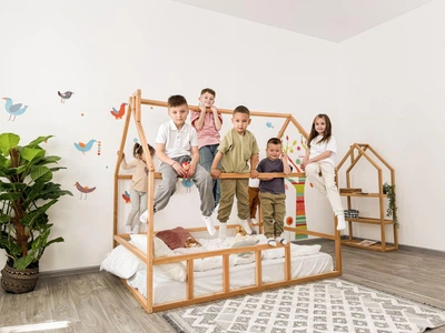 Детская кровать домик Монтессори BUSY WOOD напольная с ламелями Модель 2 140х70 см натуральное дерево