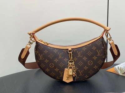 Сумка-хобо Louis Vuitton Loop Monogram Moon Bag M12939/33×22×9 см