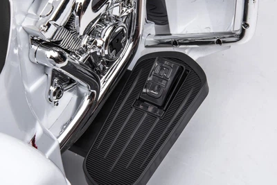 Motor na akumulator dla dzieci Lean Toys Goldwing NEL-R1800GS Trójkołowy Biały (5904665995174)