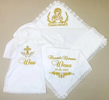Крестильный набор для мальчика Family Tradition велюровая махра сатин с кружевом и именной вышивкой белый Молитва Богородице