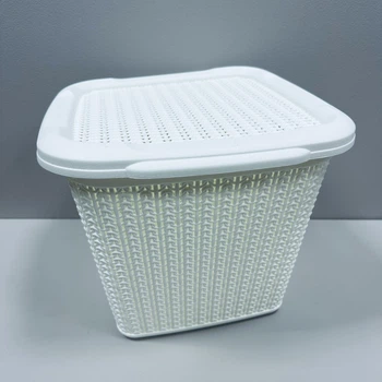 Кошик пластикова з кришкою 30,5*32*25 см 15 л Ucsan Plastik М-071 біла
