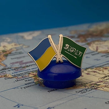 Значок Dobroznak прапори Україна / Королівство Саудівська Аравія (6181)