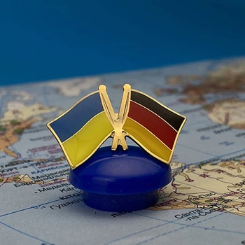 Значок Dobroznak Прапори Україна / Німеччина (6158)