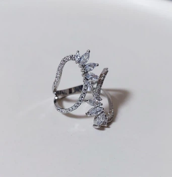 Каблучка жіноча широка з камінням DeKolie MM0071 медичне срібло