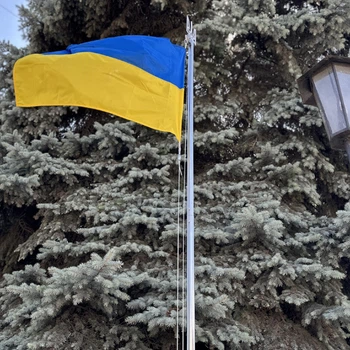Флагшток збірний з нержавіючої сталі з механізмом підйому і спускання прапора 3.8м. З прапором.