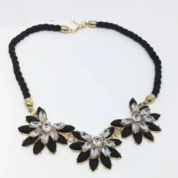 Черное ожерелье с цветами Boho колье с камнями кристаллы на шею