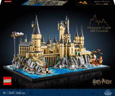 Zestaw klockow LEGO Harry Potter Zamek Hogwart i blonia 2660 elementow (76419) (955555911181285) - Outlet