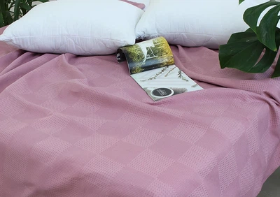 Простирадло-покривало Tag Tekstil піке 160х235 см. Клітина рожева