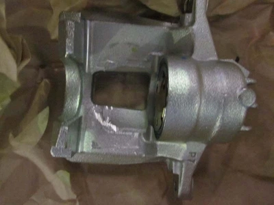 Суппорт передний L Geely EC7/EC7RV KLM 1064001720