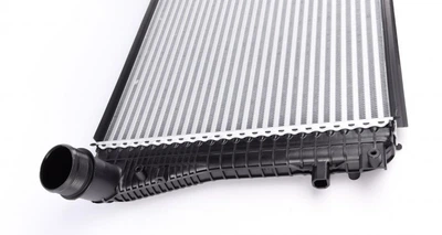 Інтеркулер MAHLE / KNECHT CI 207 000P Seat Leon; Volkswagen Golf, Caddy, Touran, EOS, Jetta, Scirocco; Audi TT, A3; Skoda Octavia, Superb, Yeti 5C0145803E, 1K0145803BM, 1K0145803CA