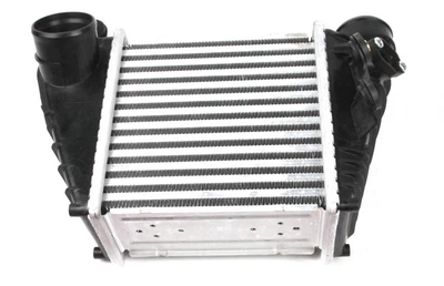 Интеркулер NRF 30847 Audi A3; Skoda Octavia; Volkswagen Bora, Golf; Seat Leon, Toledo 1J0145803A, 1JO145805B, 1J0145805H