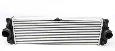 Радіатор інтеркулера MB Sprinter 2.2CDI OM651 09- 640x202x64 d1/d2=56mm - 818341 VALEO