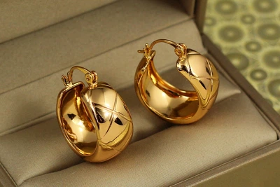 Серьги кольца Хuping Jewelry широкие гравировка ромб 2,5 см золотистые