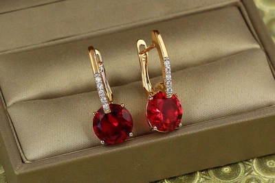 Серьги Xuping Jewelry Стрелка с родием с большим малиновым камнем 2,7 см золотистые