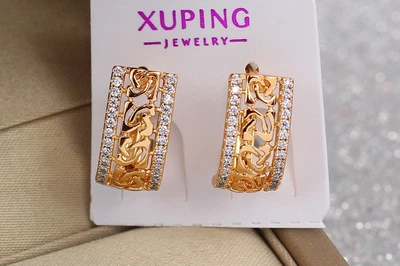 Серьги Xuping Jewelry абстрактный узор с дорожками по бокам 1,5 см золотистые