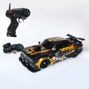 Машинка на радиоуправлении для дрифта Dodge Challenger 4wd на пульте управления Дрифт машинка 28 см Светящийся корпус, Пар (Yellow)