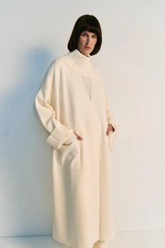 Пальто жіноче з мериносової вовни з поясом Viamaro біле XS
