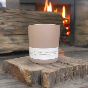 Ароматична люкс свічка Candlelux з ароматом Ванільний тютюн та карамель