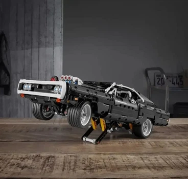 Конструктор Technic Dodge Charger, Домініка Торетто, 1077 деталей (2994250313721)