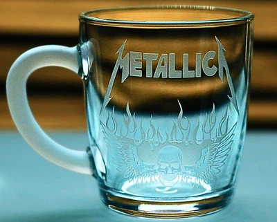 Стеклянная чашка 350 мл Metallica с гравировкой кружка для фаната металла Рок атрибутика подарок металлисту