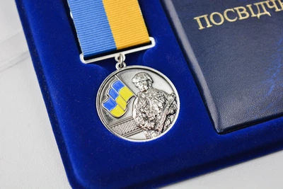 Комплект медаль захисник рідної землі (нікель) футляр та посвідчення шкіра