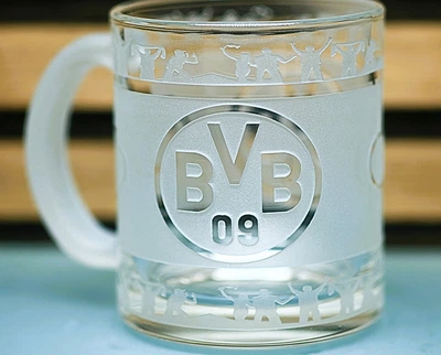 Стеклянная чашка 320 мл ФК Боруссия Borussia с гравировкой подарок для фаната футбольная кружка круговая