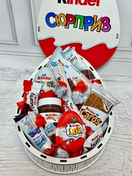 Подарунковий набір Kinder Сюрприз із солодощами в коробці